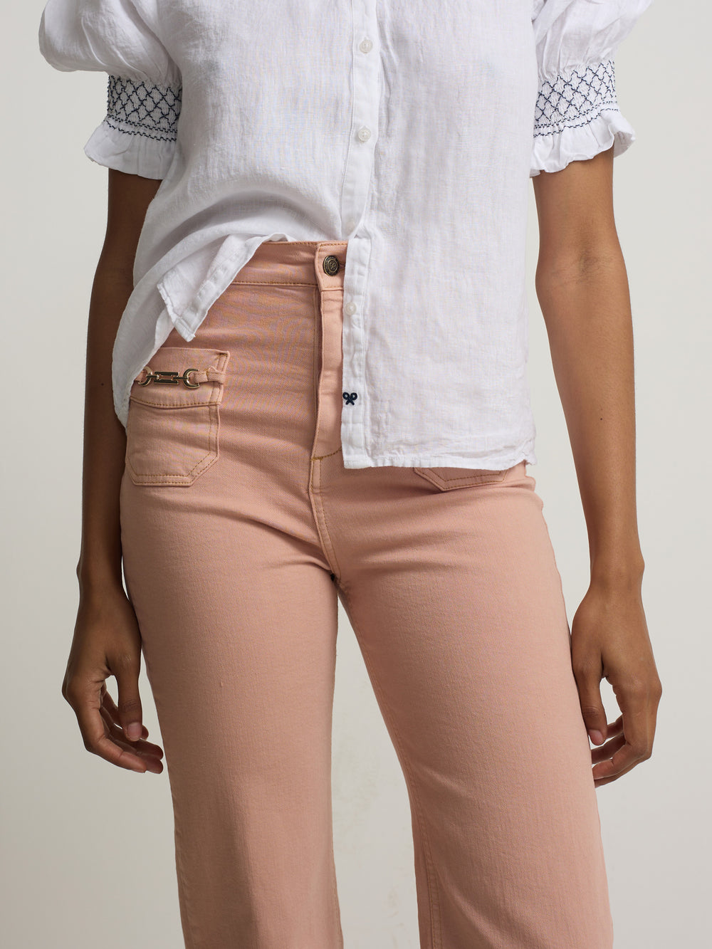 Calças de ganga com fivelas coral