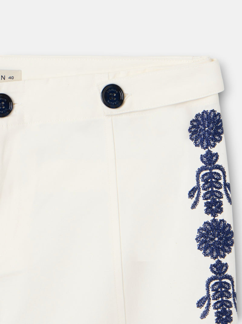 Pantalon droit détails brodés blanc