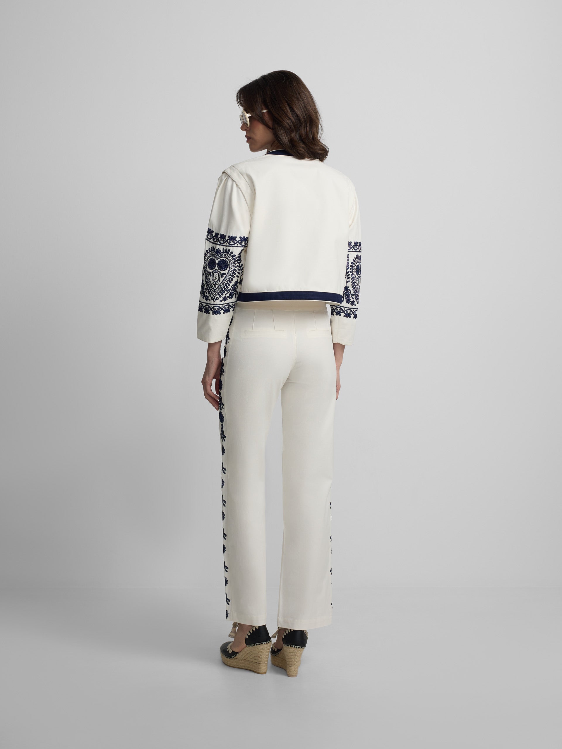 Straight pants with embroidered details in white