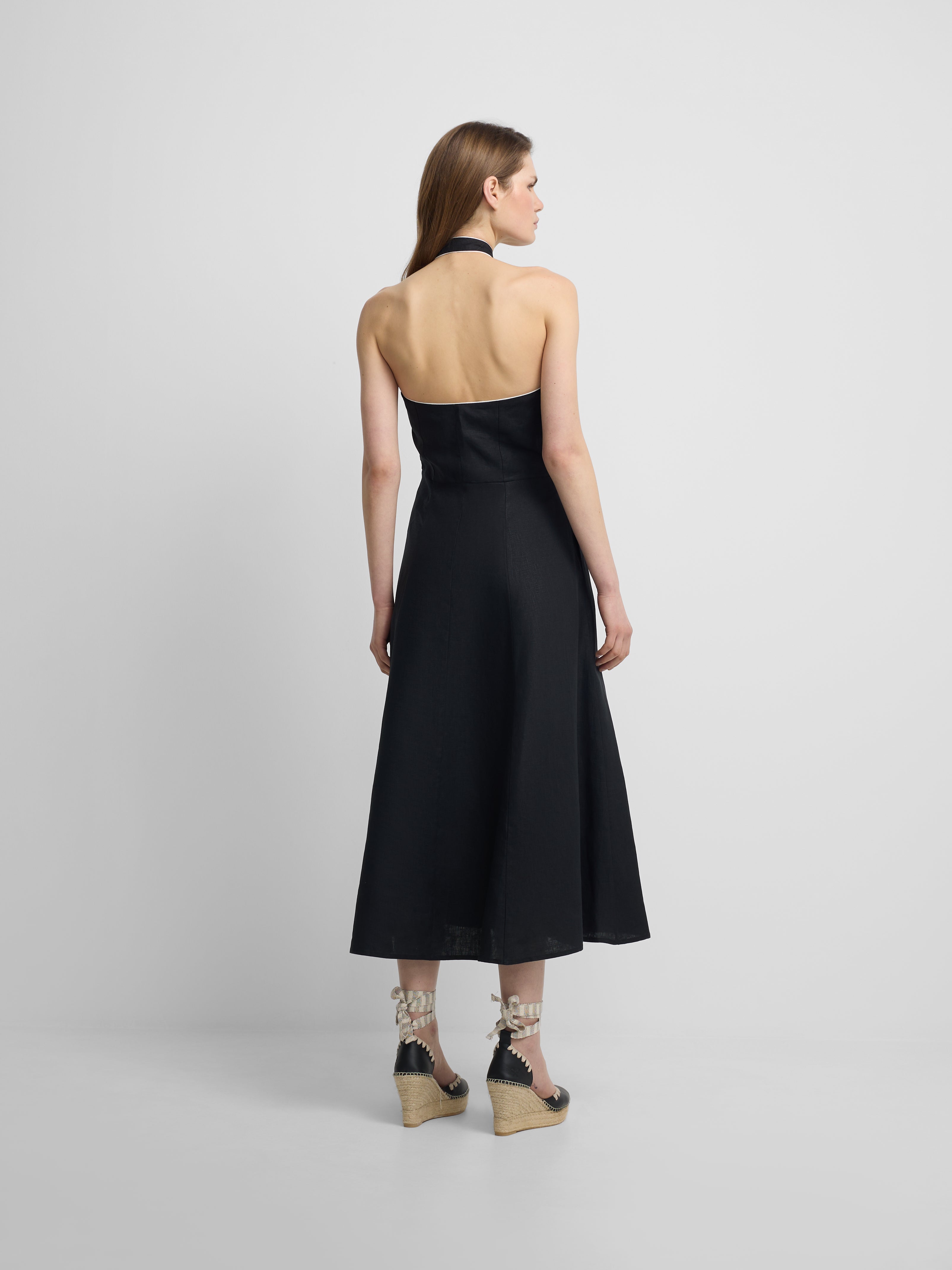 Vestido comprido com fivela em linho