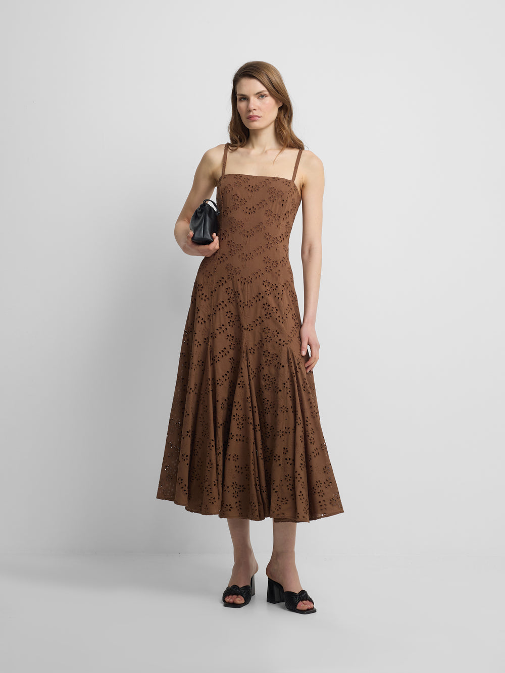 Vestido midi bordados marron