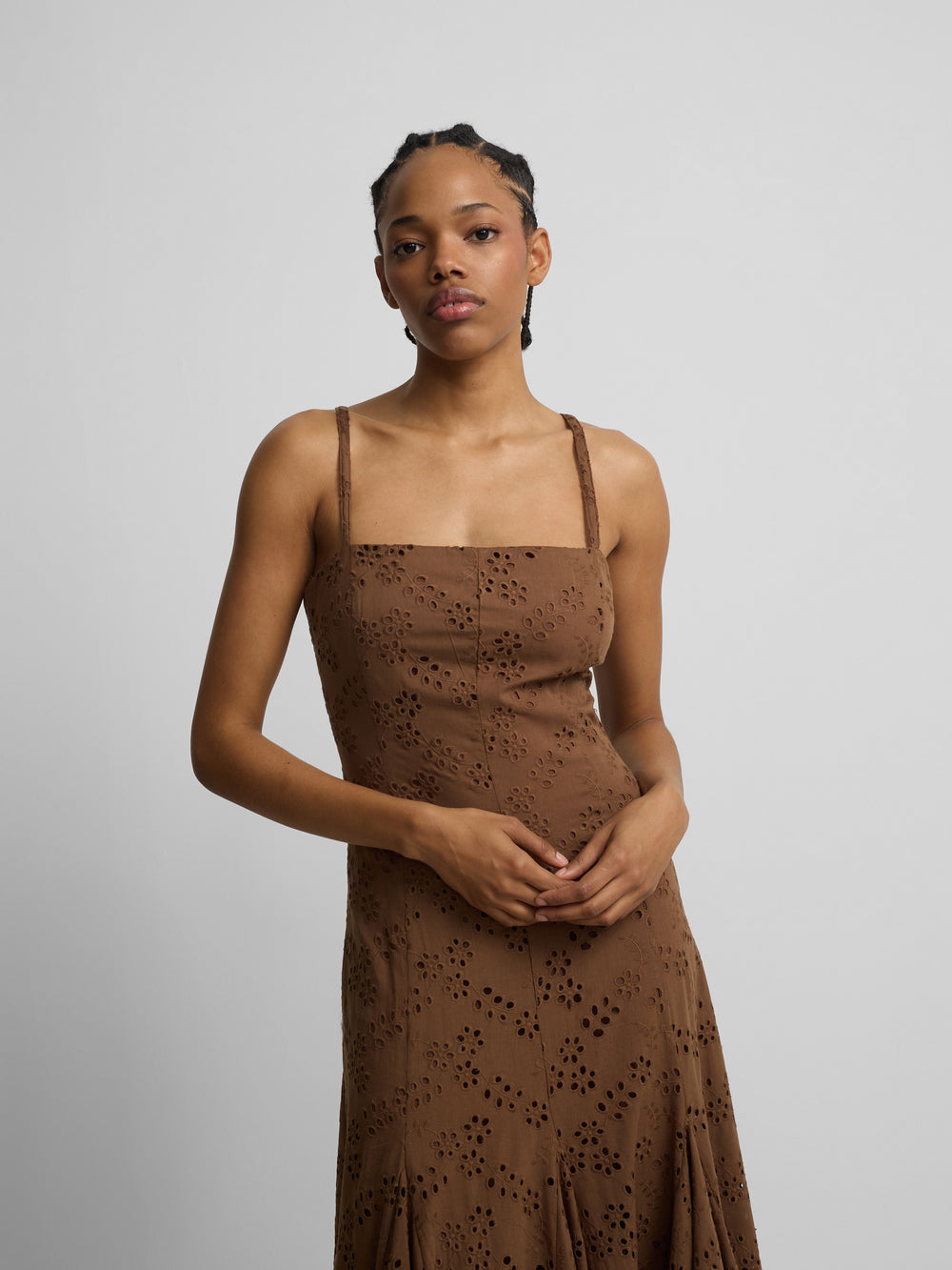 Vestido midi bordados marron