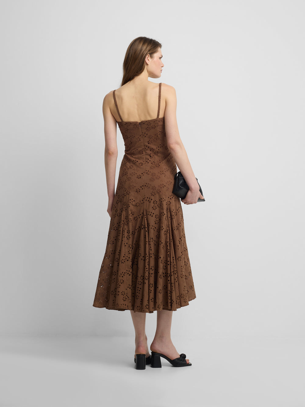Vestido midi bordados marron