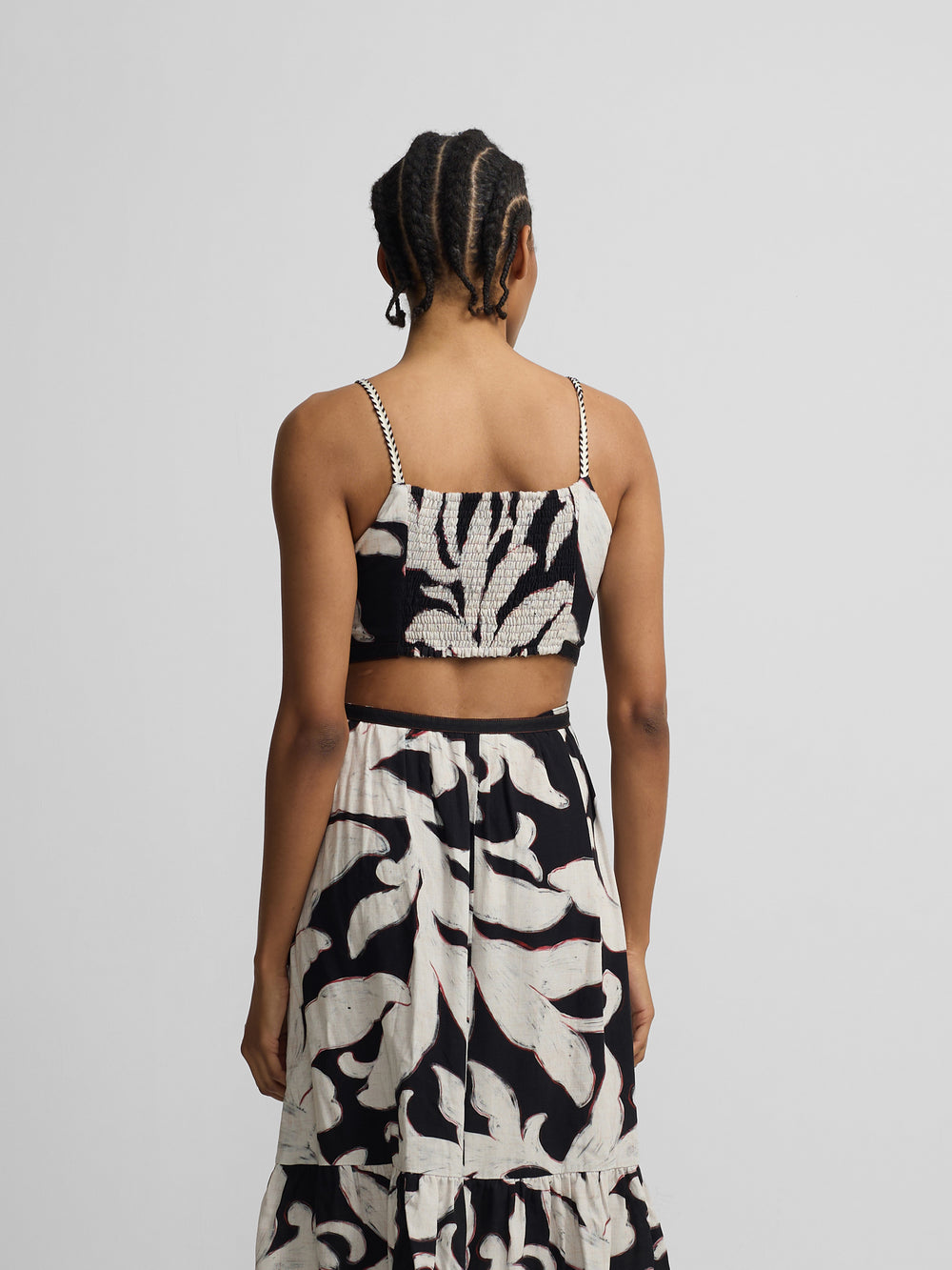 Vestido cut out estampado flores negro