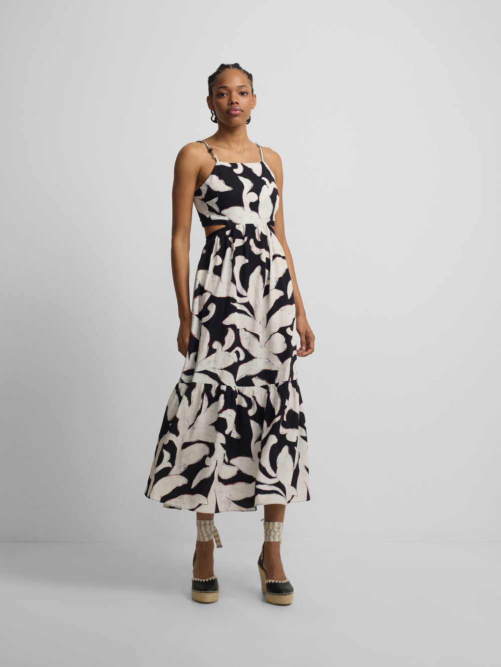 Vestido cut out estampado flores negro