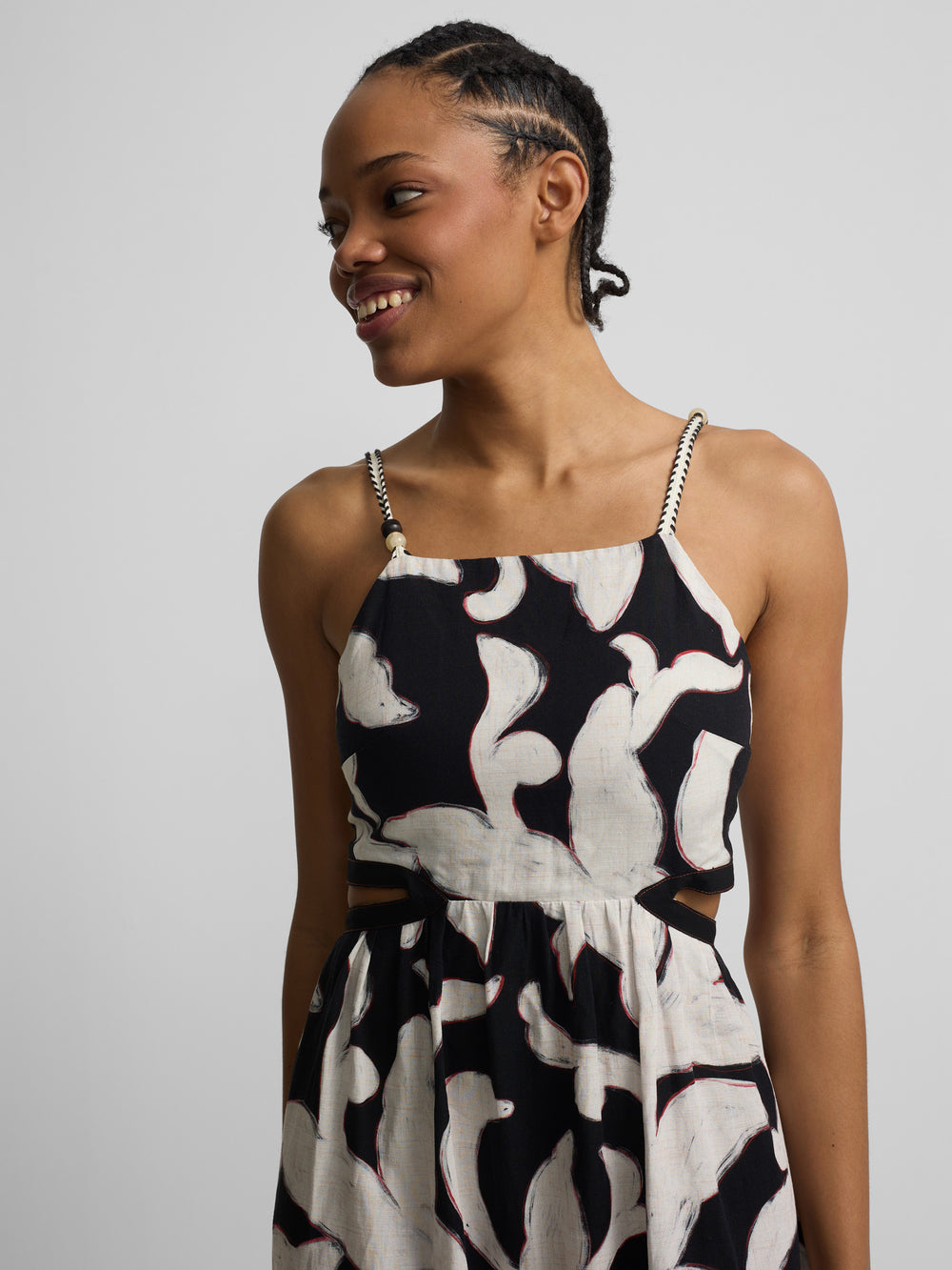 Vestido cut out estampado flores negro