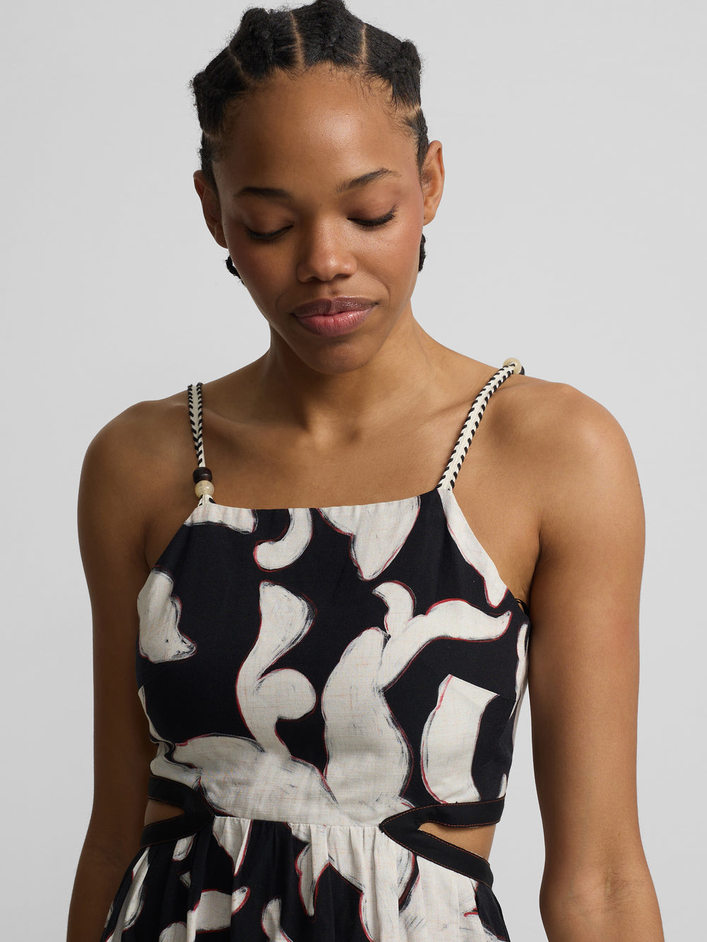 Vestido cut out estampado flores negro