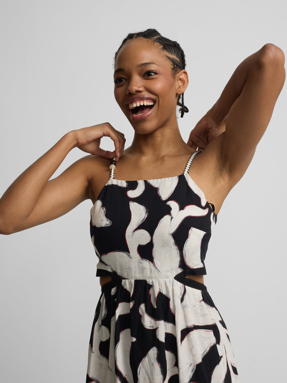 Vestido cut out estampado flores negro