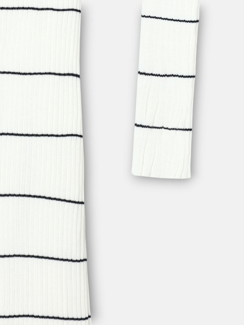 Vestido comprido de malha com mangas compridas, riscas em cru e preto