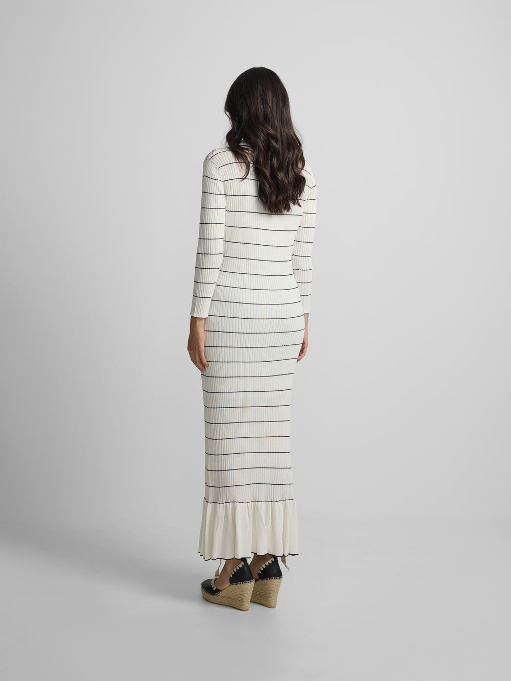 Vestido punto largo manga corta rayas crudo y negro