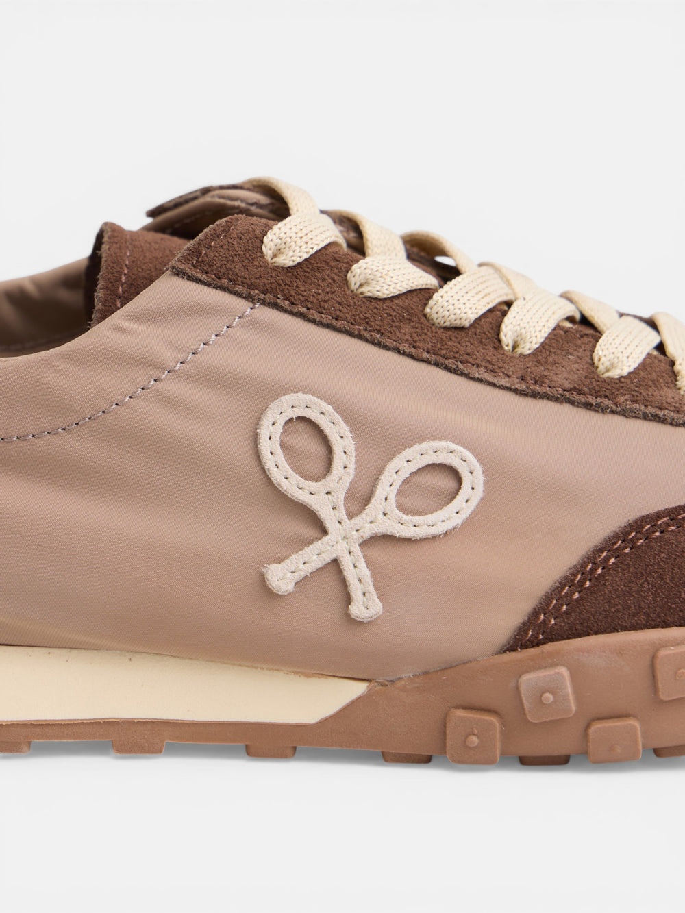 Zapatilla running marrones