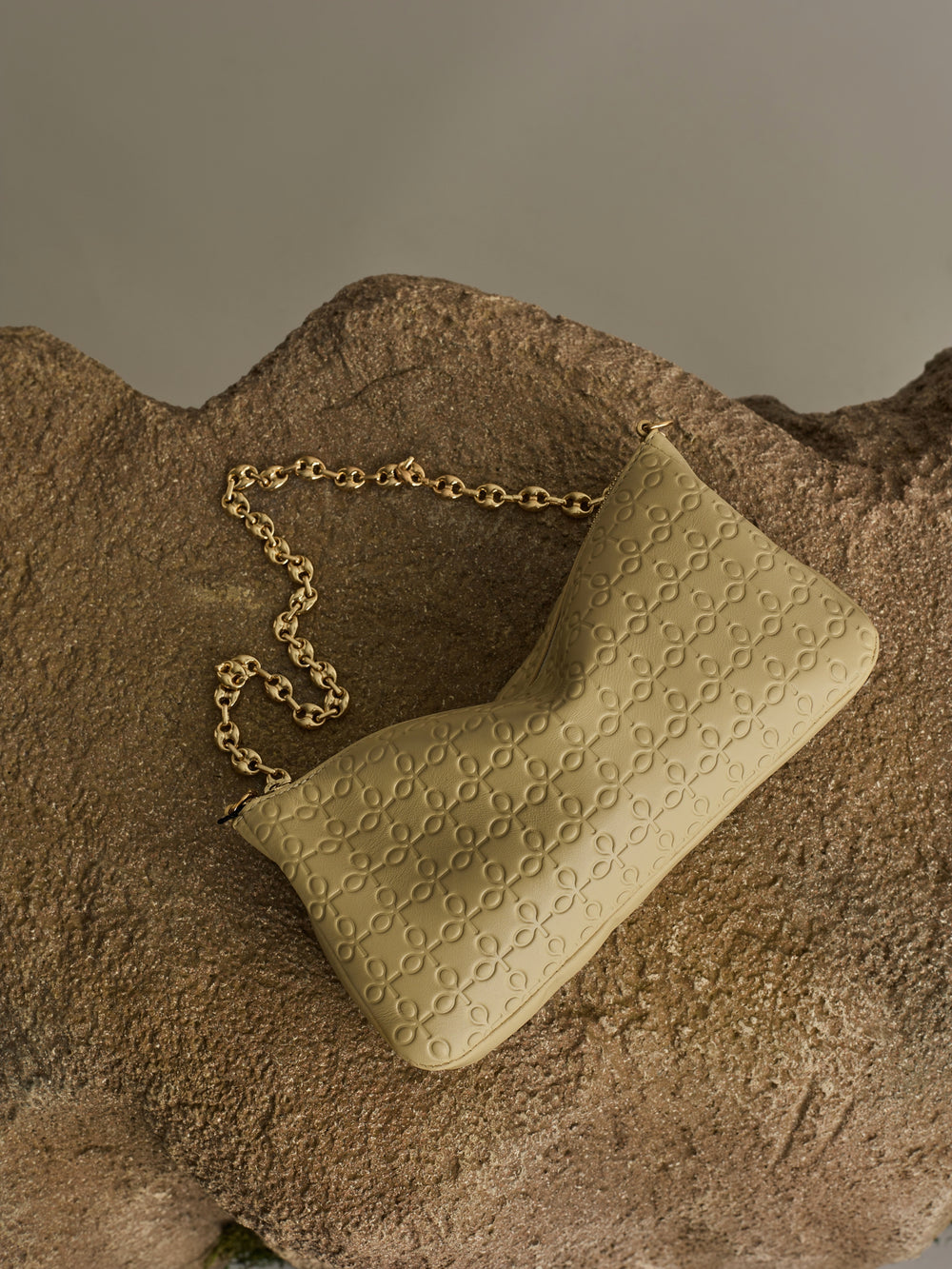 Bolso silbon cadena arena