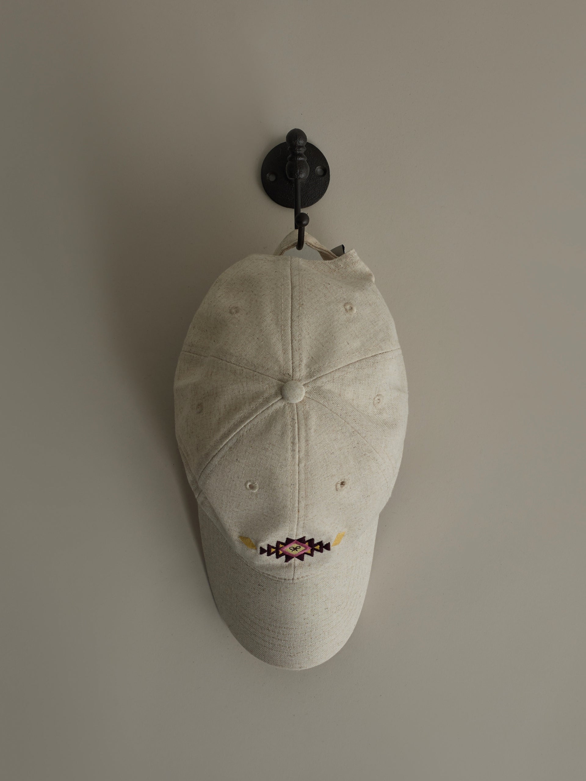 Beige cap with ethnic motif
