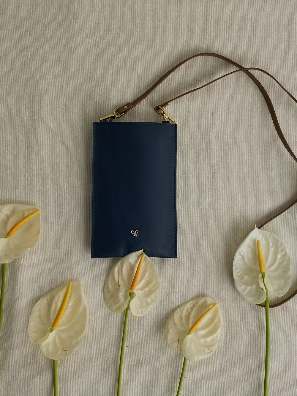 Portamovil piel azul marino y camel