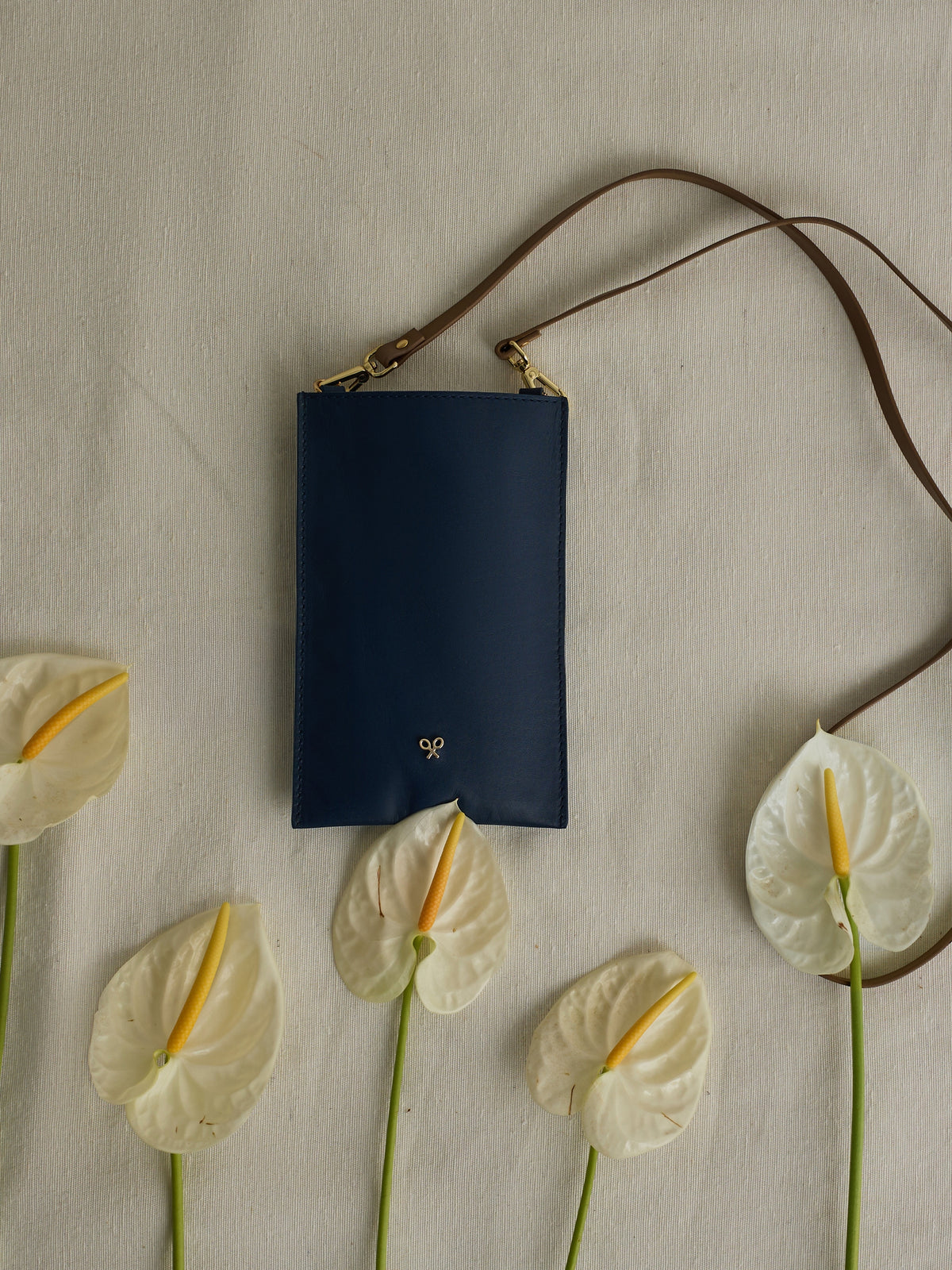 Porte-téléphone en cuir bleu marine et camel
