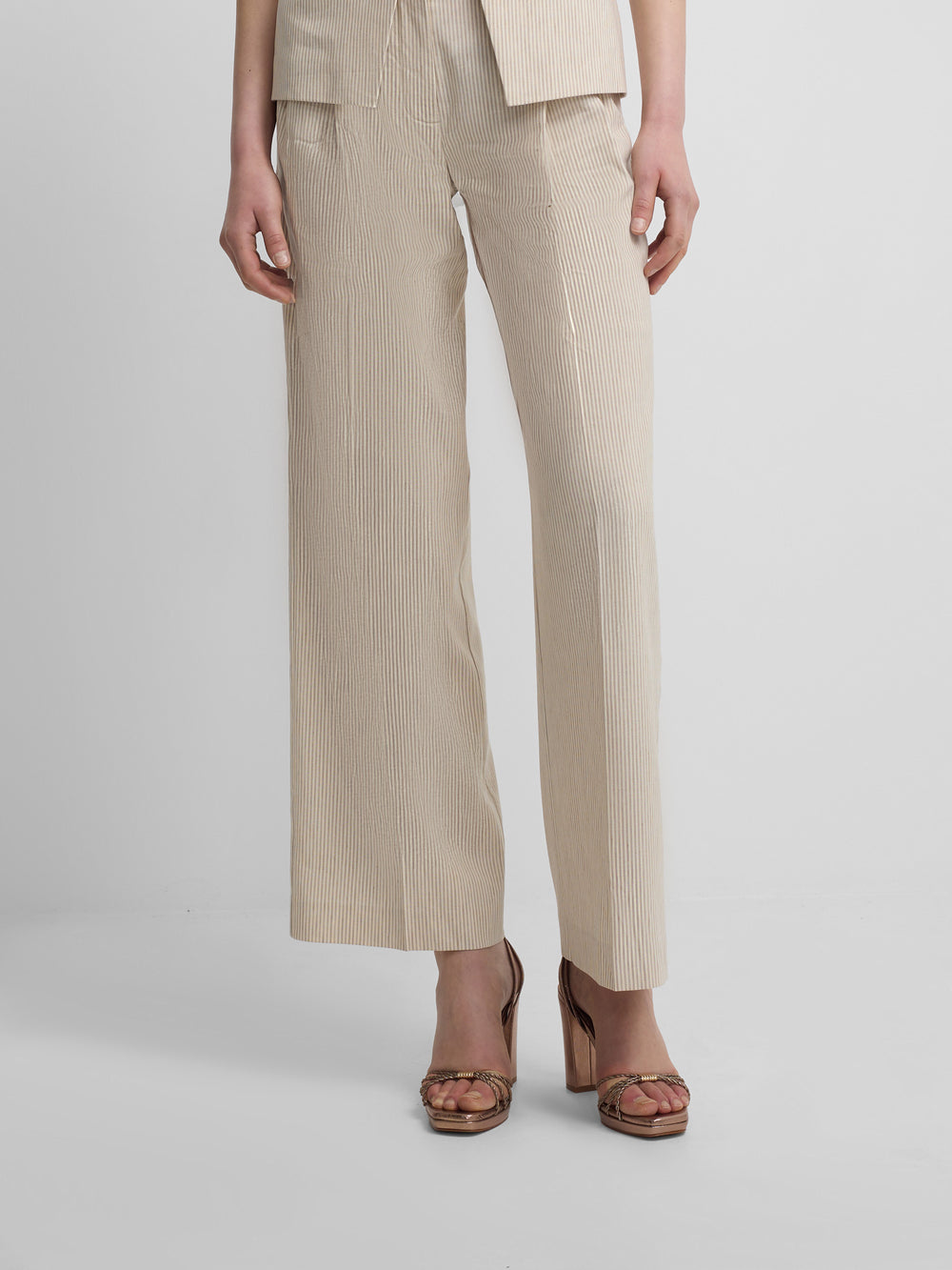Pantalon recto rayas beige