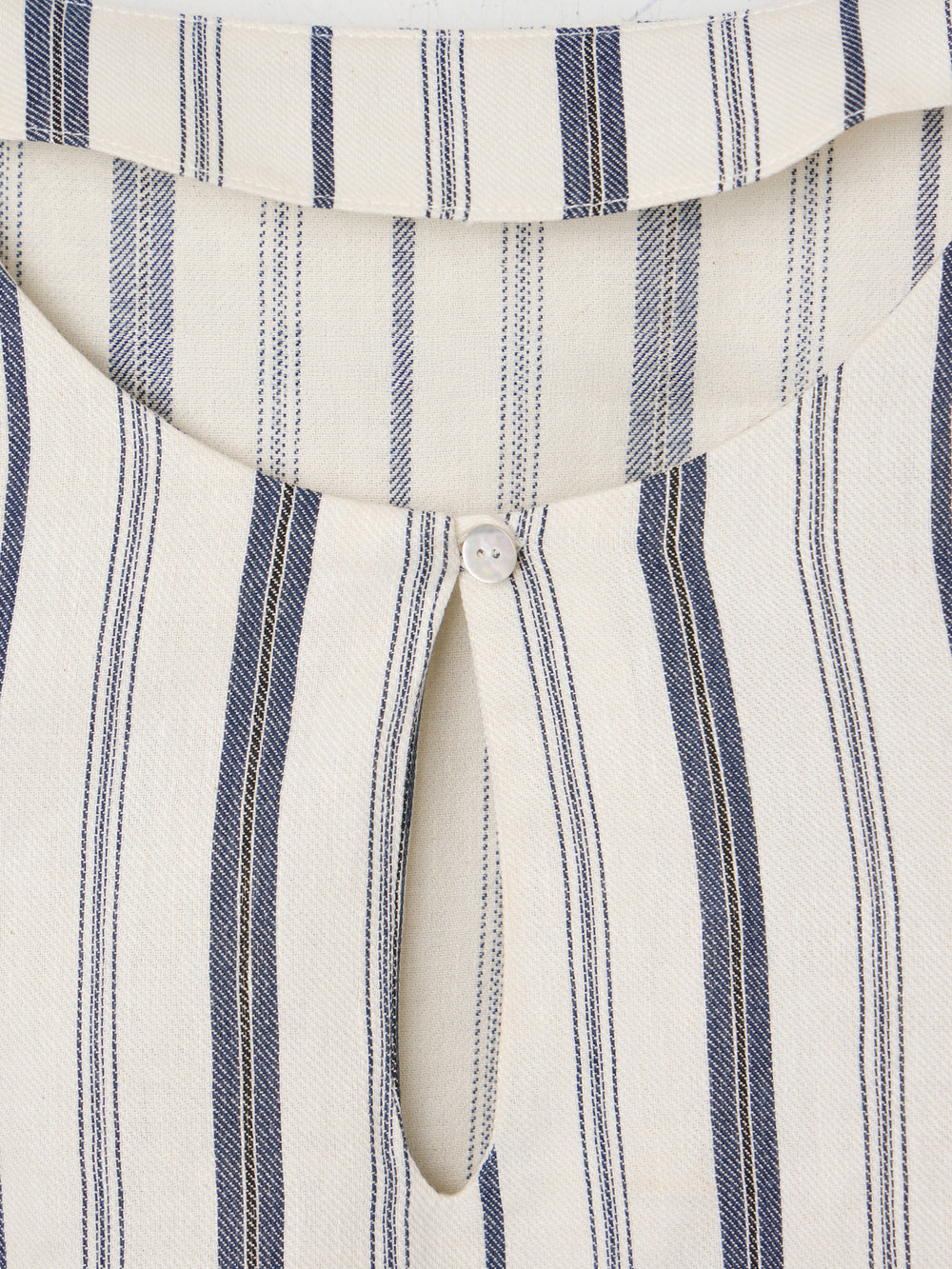 Haut à rayures uniques bleues et beiges