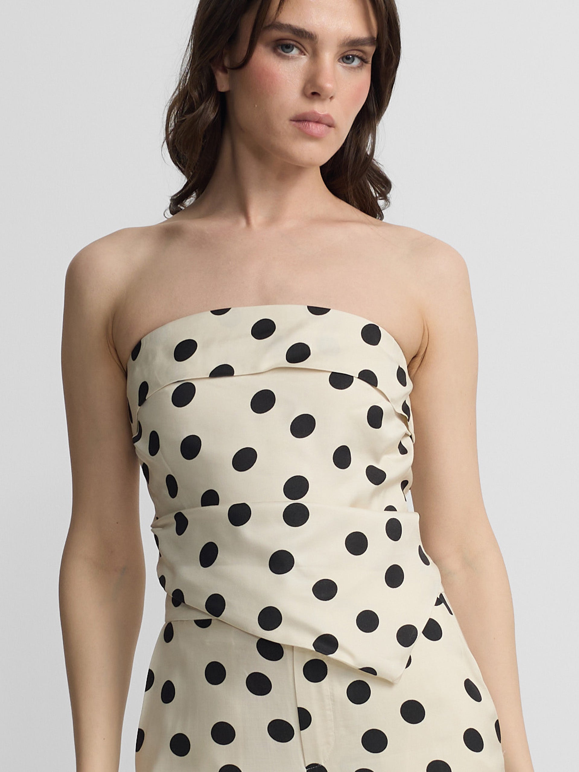 Top palavra de honra com bolinhas branco e preto