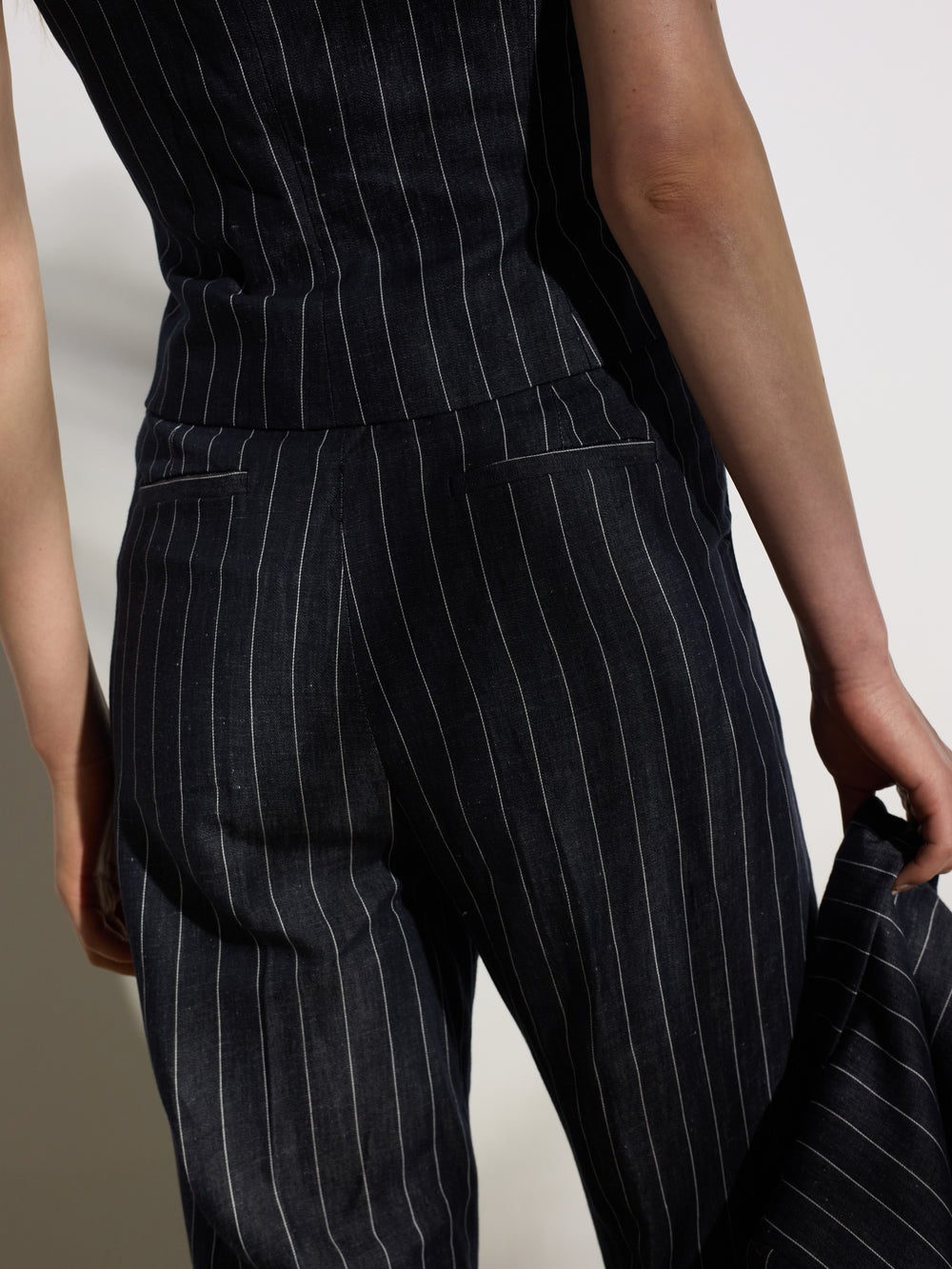 Gilet gris à fines rayures unique