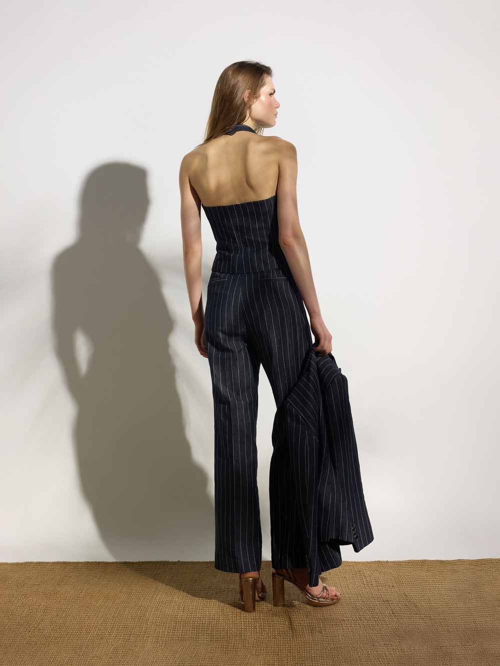 Pantalon gris à fines rayures unique