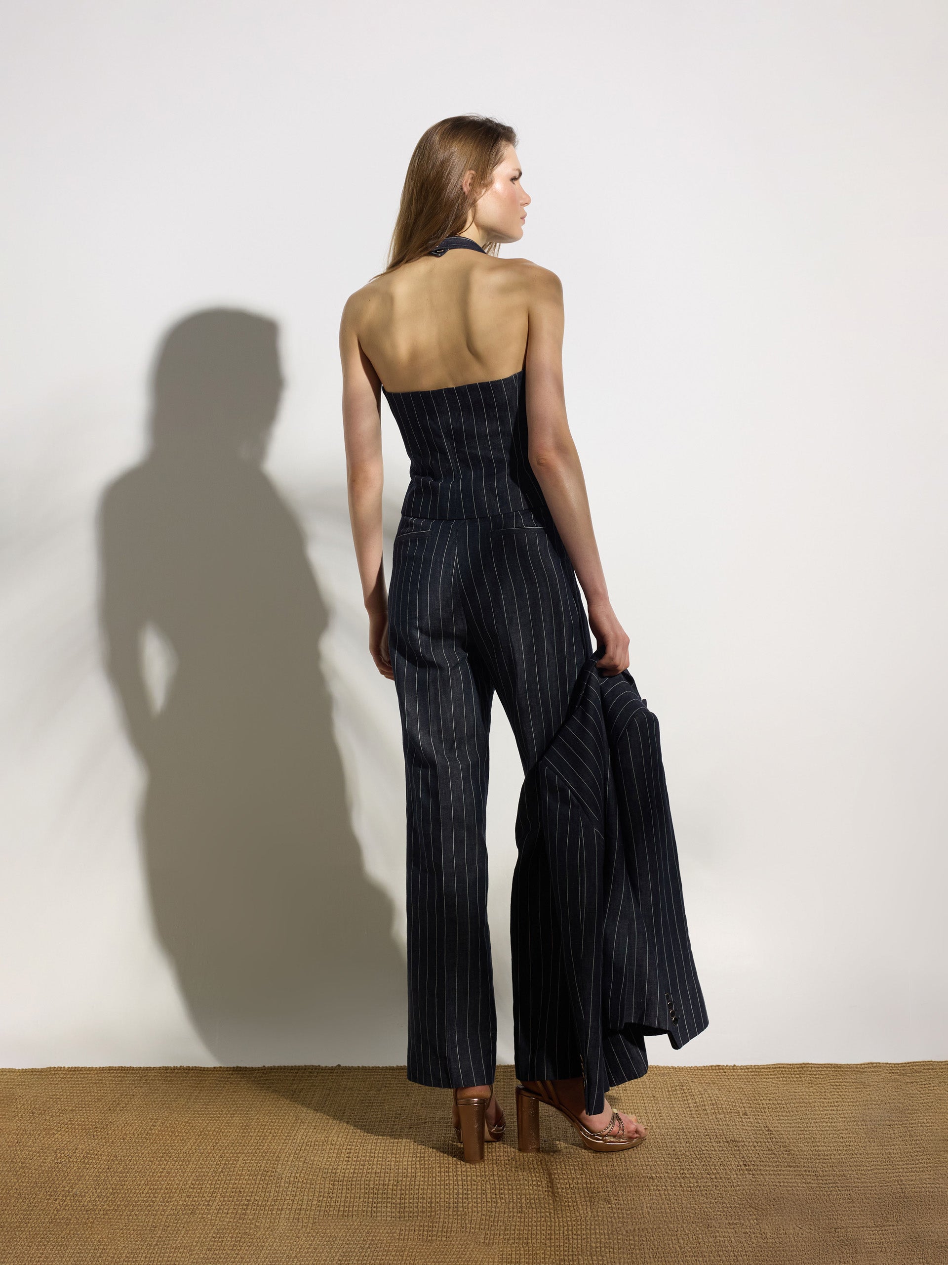 Pantalon gris à fines rayures unique