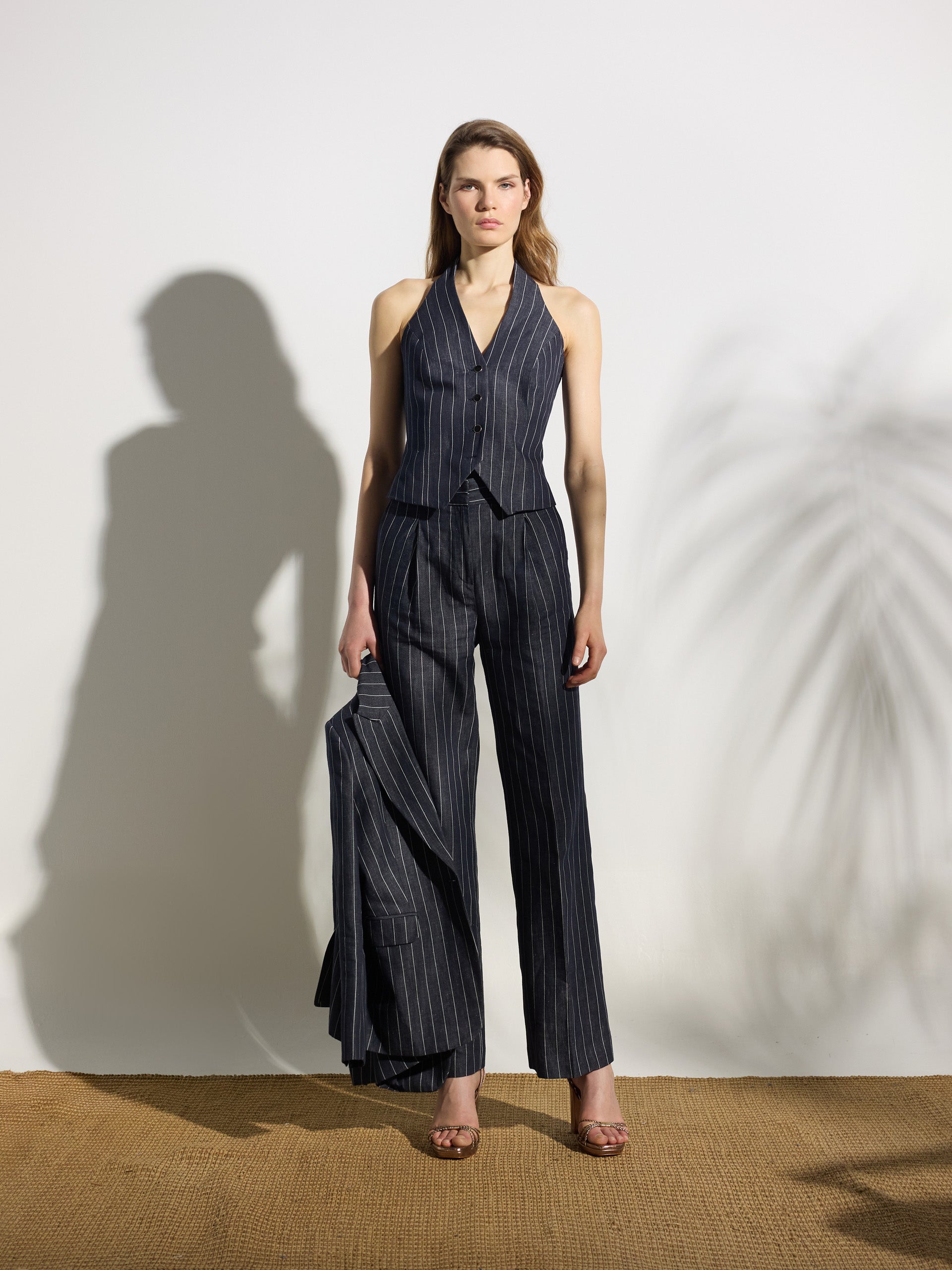 Pantalon gris à fines rayures unique