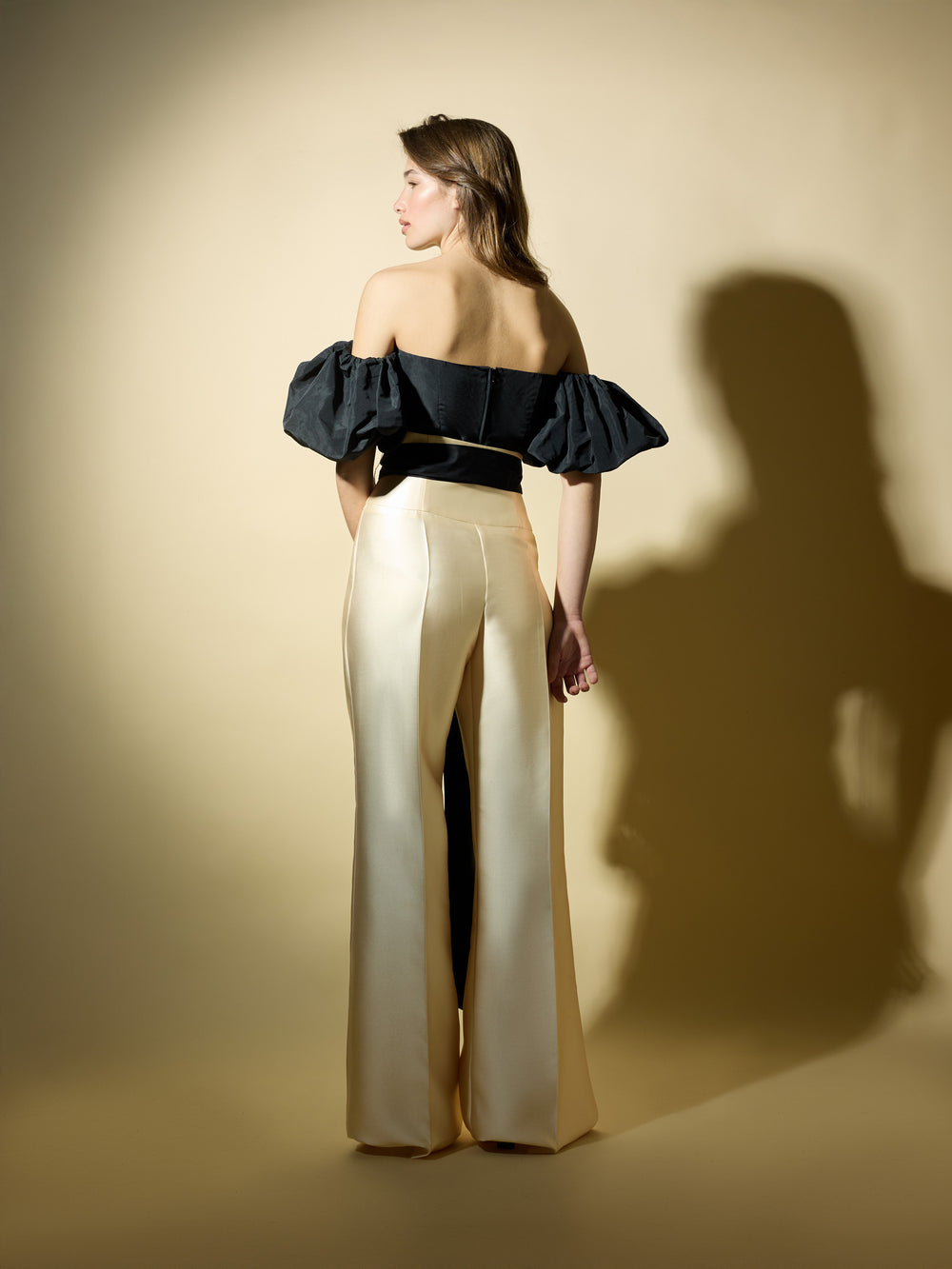 Pantalón CaprilexSilbon mikado vainilla y negro