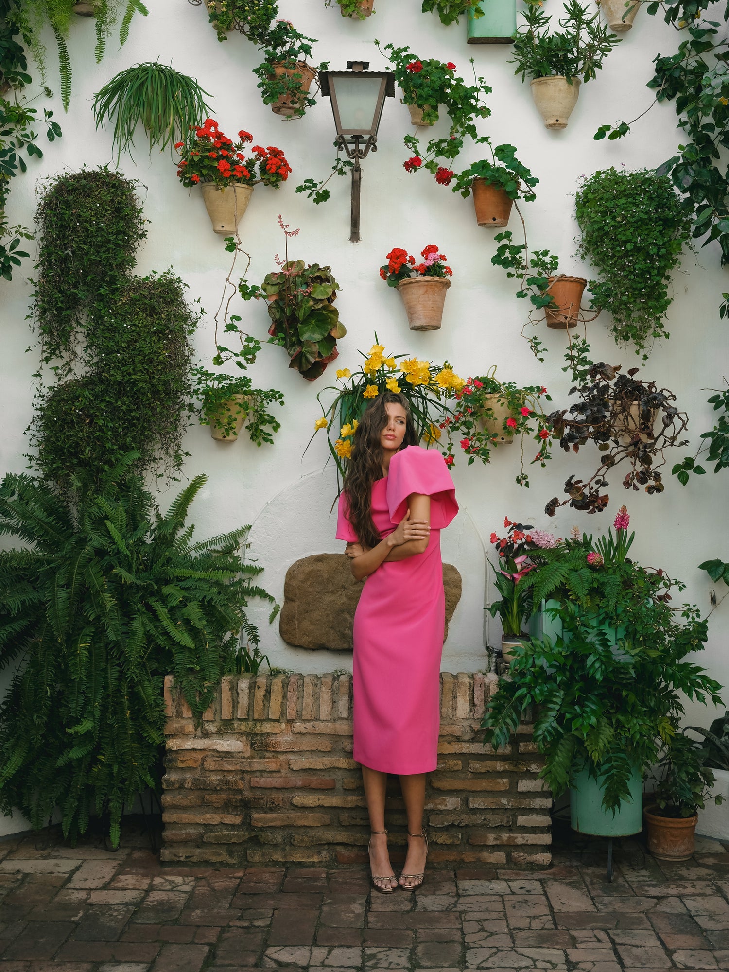 Vestido event colecction midi manga abullonada rosa