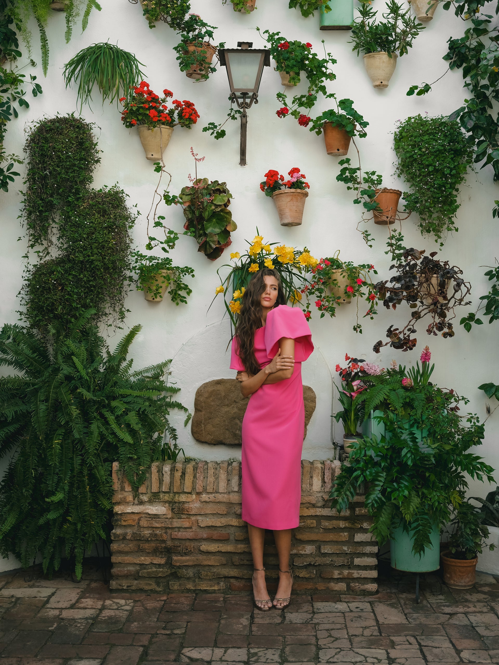 Vestido event colecction midi manga abullonada rosa