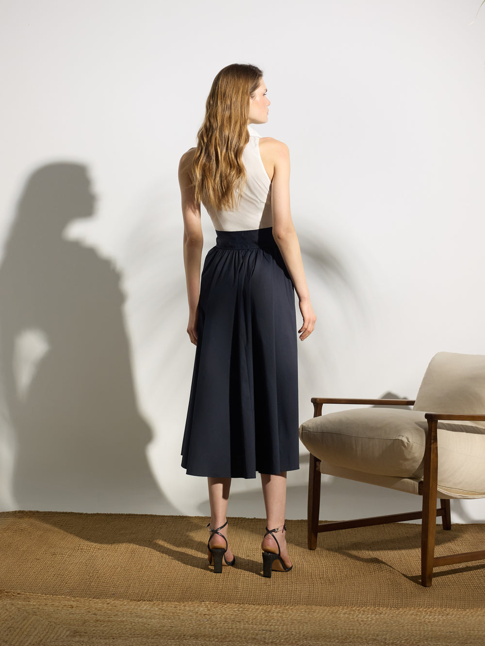 Robe-chemise unique bleu marine et blanche