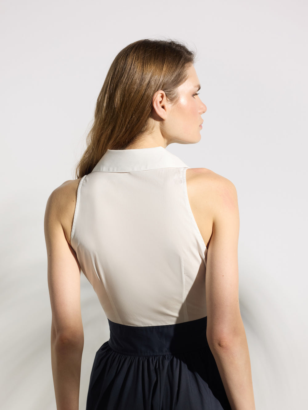 Robe-chemise unique bleu marine et blanche