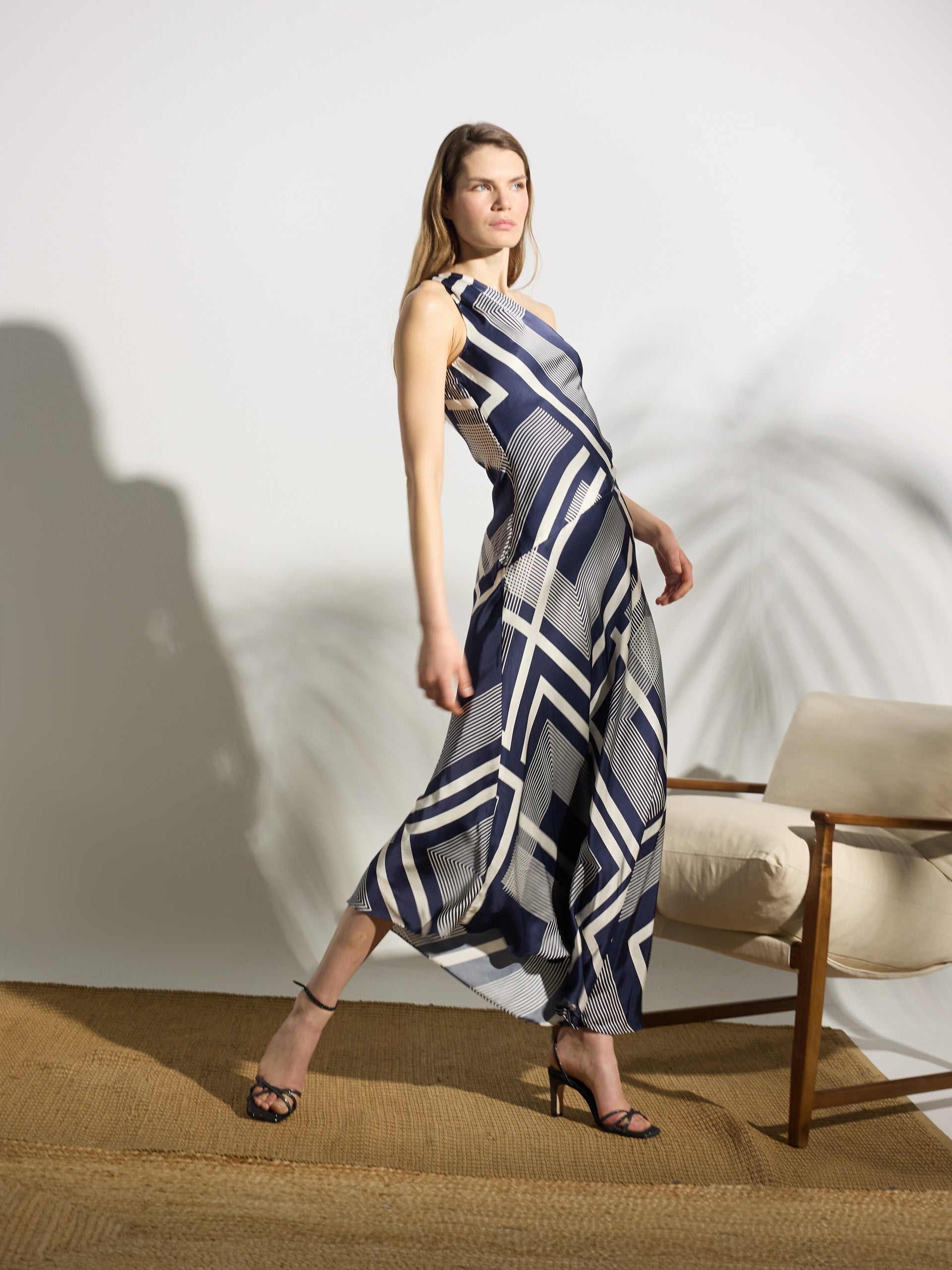 Vestido midi unique asimetrico estampado azul