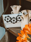 Carteira clutch em napa bege para eventos