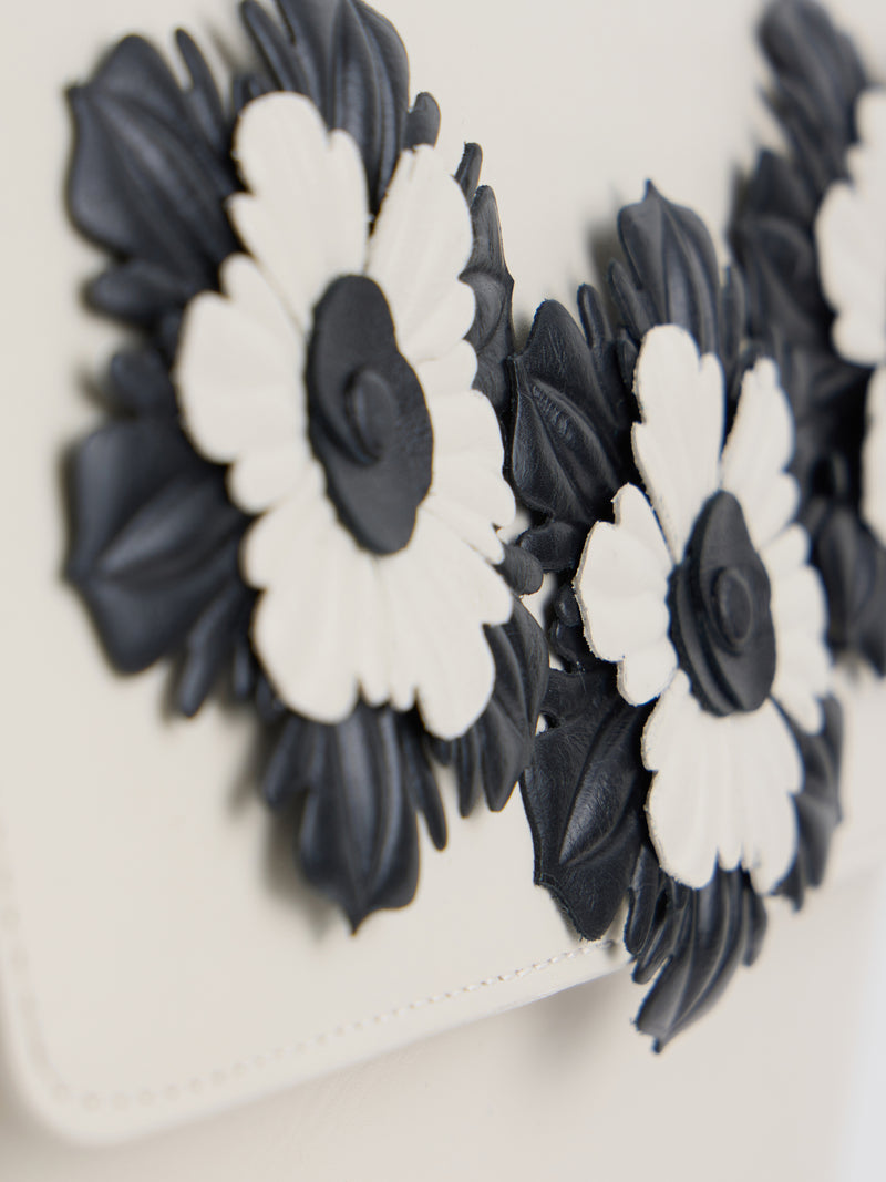 Carteira clutch em napa bege para eventos