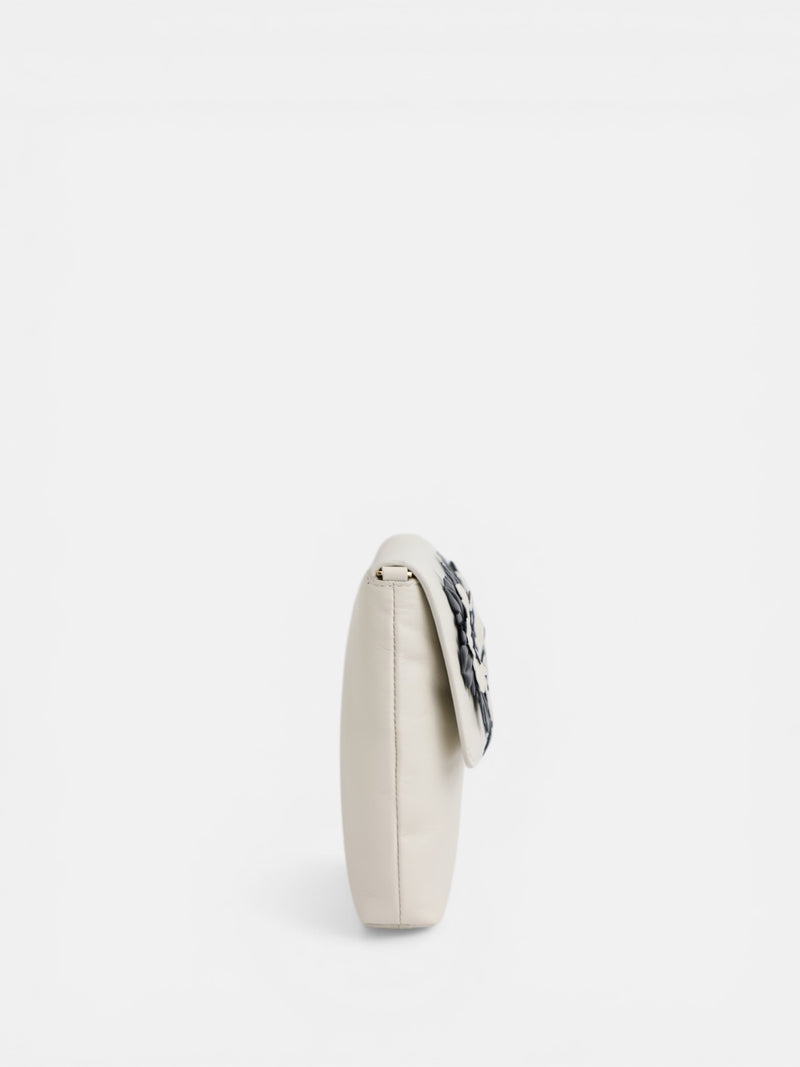 Carteira clutch em napa bege para eventos
