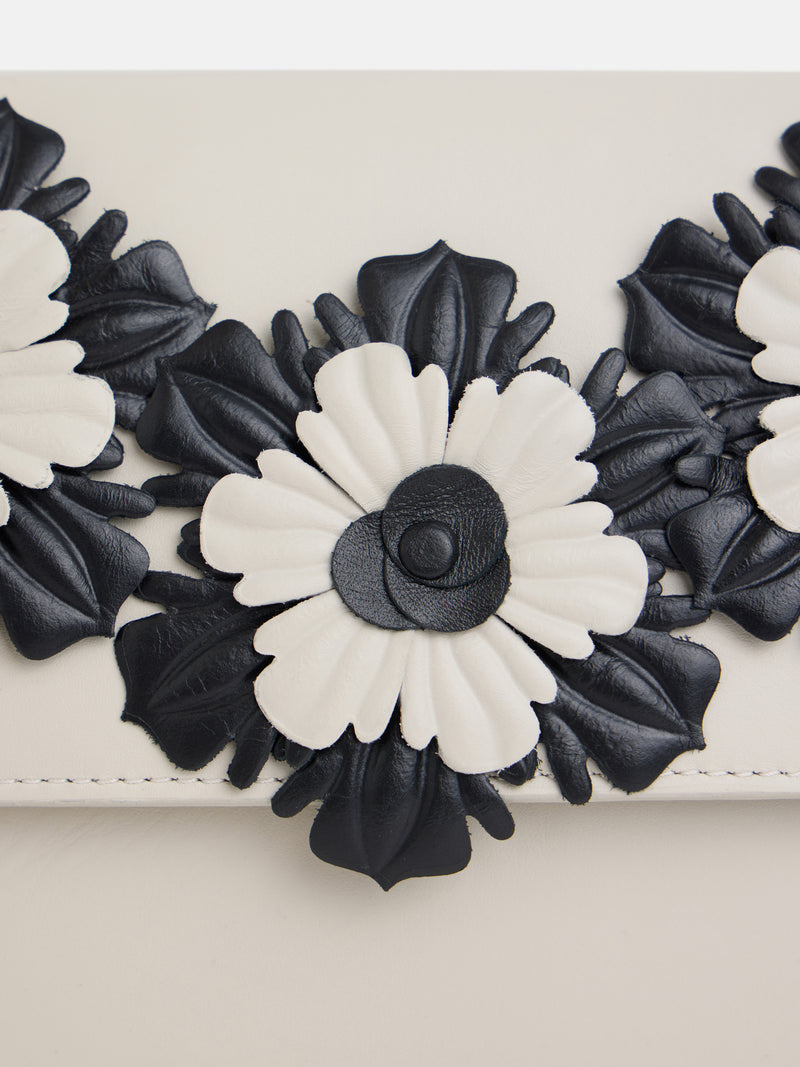 Carteira clutch em napa bege para eventos