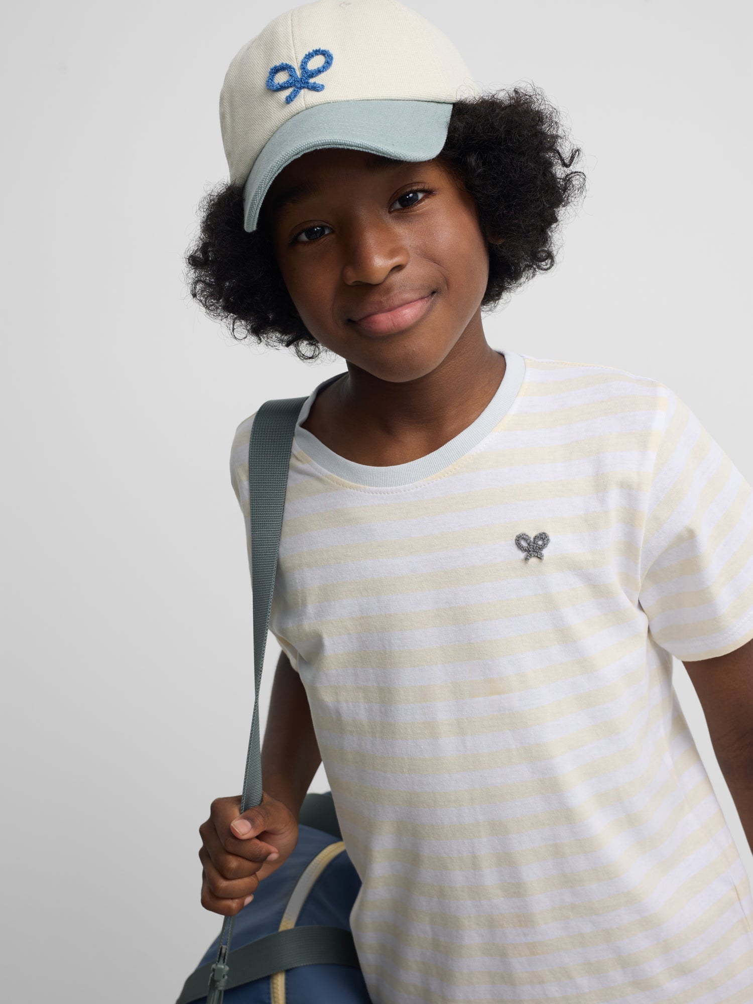 Kids t-shirt with fine yellow stripe trim