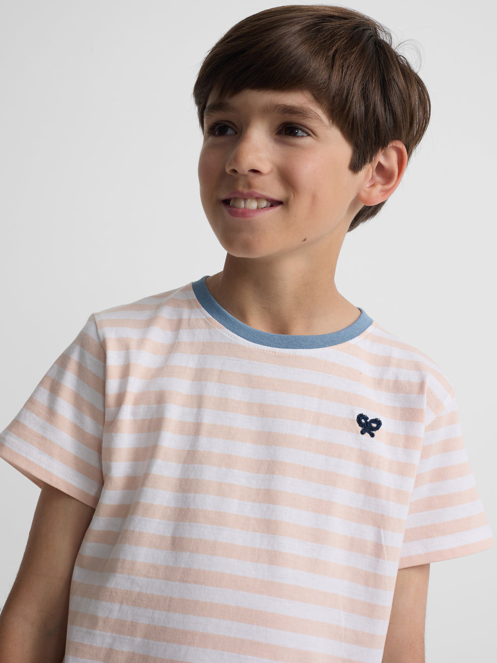 Camiseta kids ribete rayas finas coral