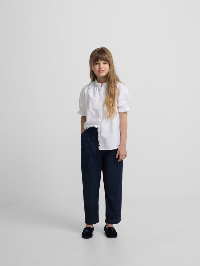 Camisa de menina franzida em linho branco