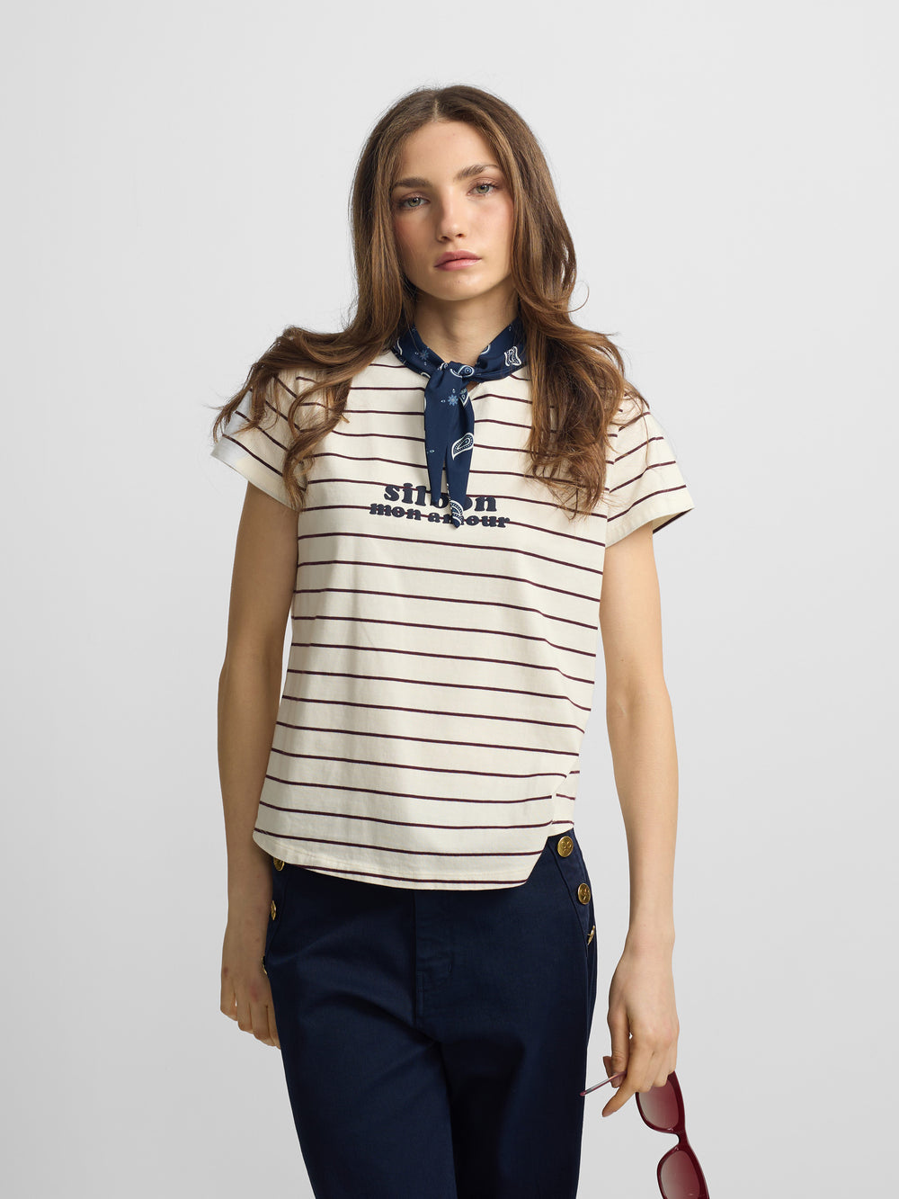 Women's T-shirt with purple bandana silbon appliqué