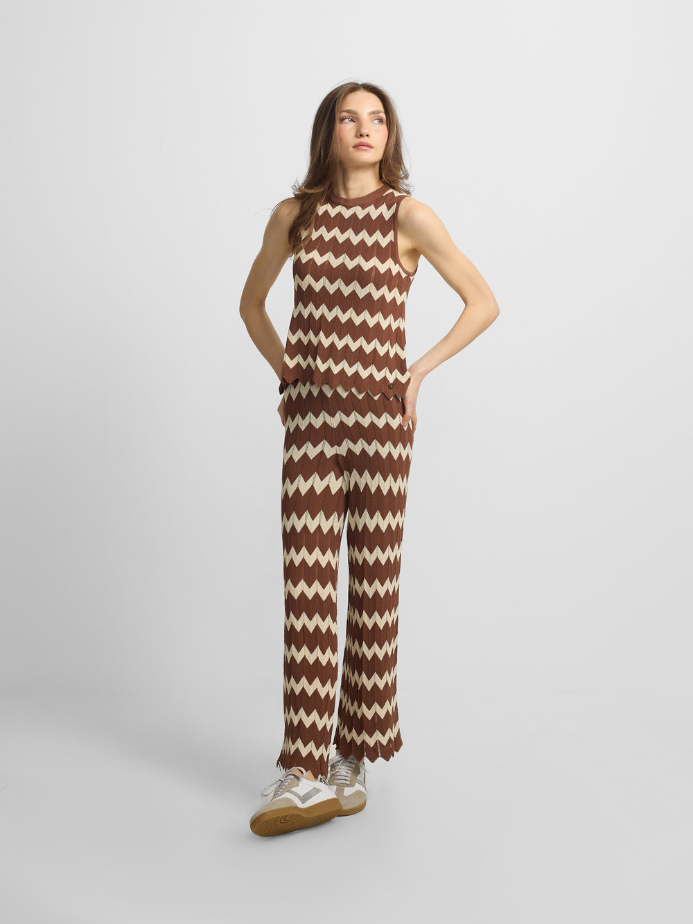 Pantalon punto espiga marrones