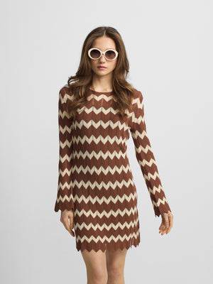 Vestido mini em malha espinha de peixe castanho