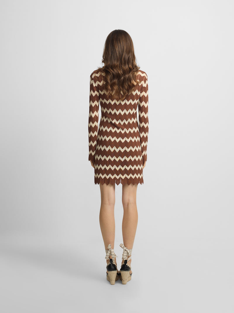 Vestido mini em malha espinha de peixe castanho