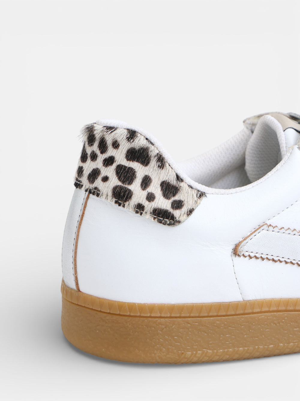 Sapatilha em pele com estampado animal branca