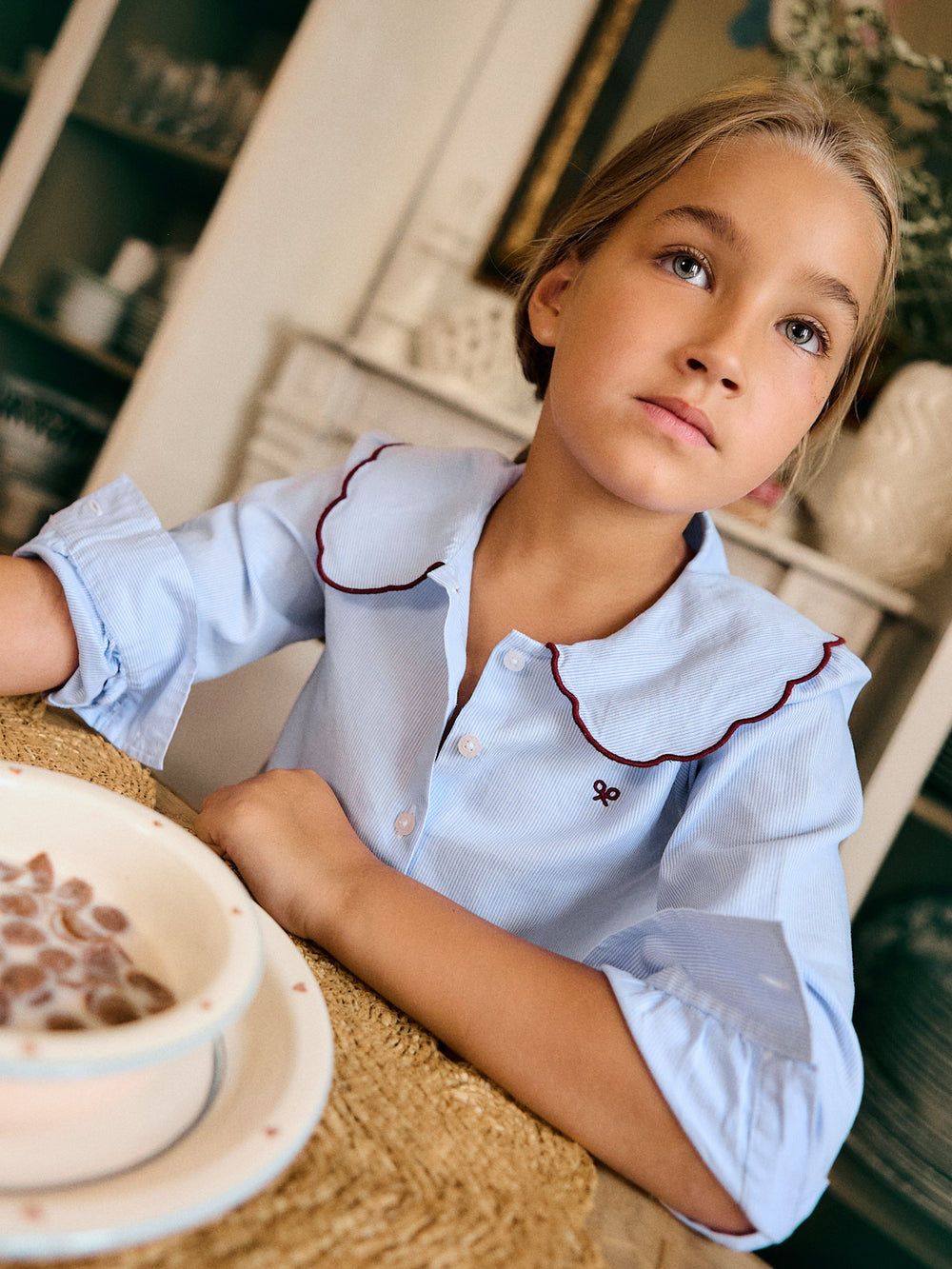 Girl's shirt with Peter Pan collar, light blue stripes