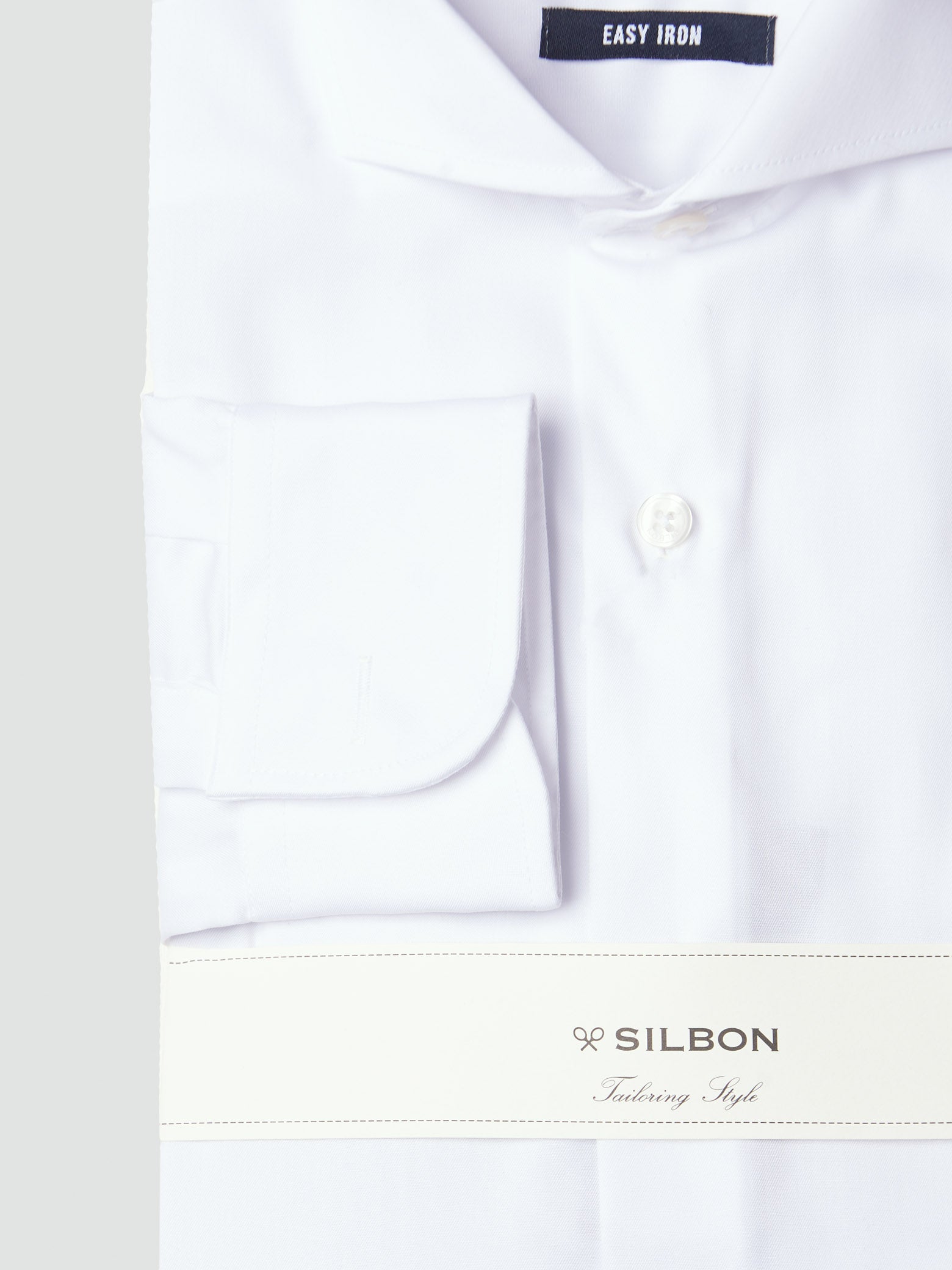 Chemise habillée blanche à simple manchette facile à repasser