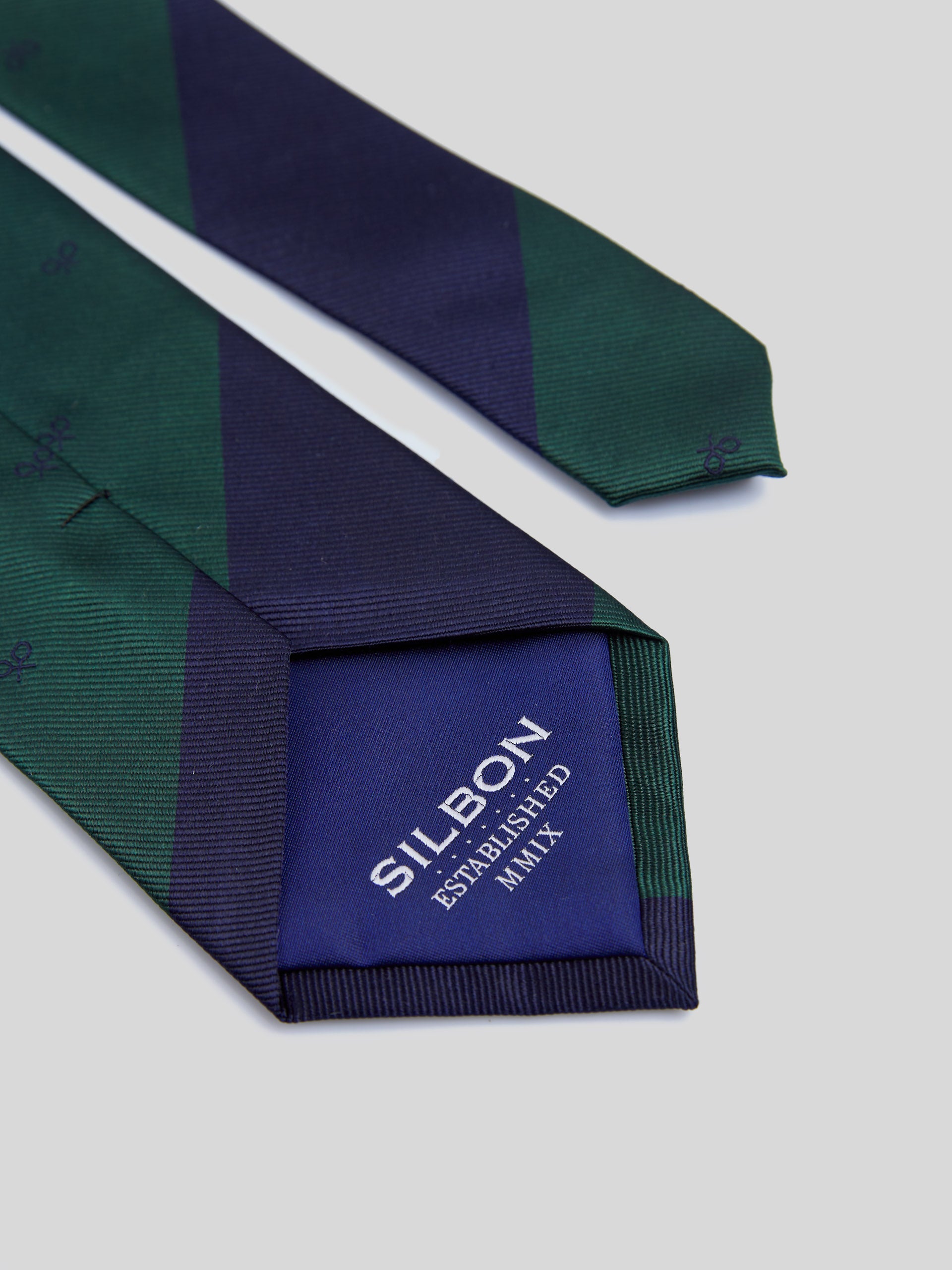 Corbata silbon rayas verdes raquetas