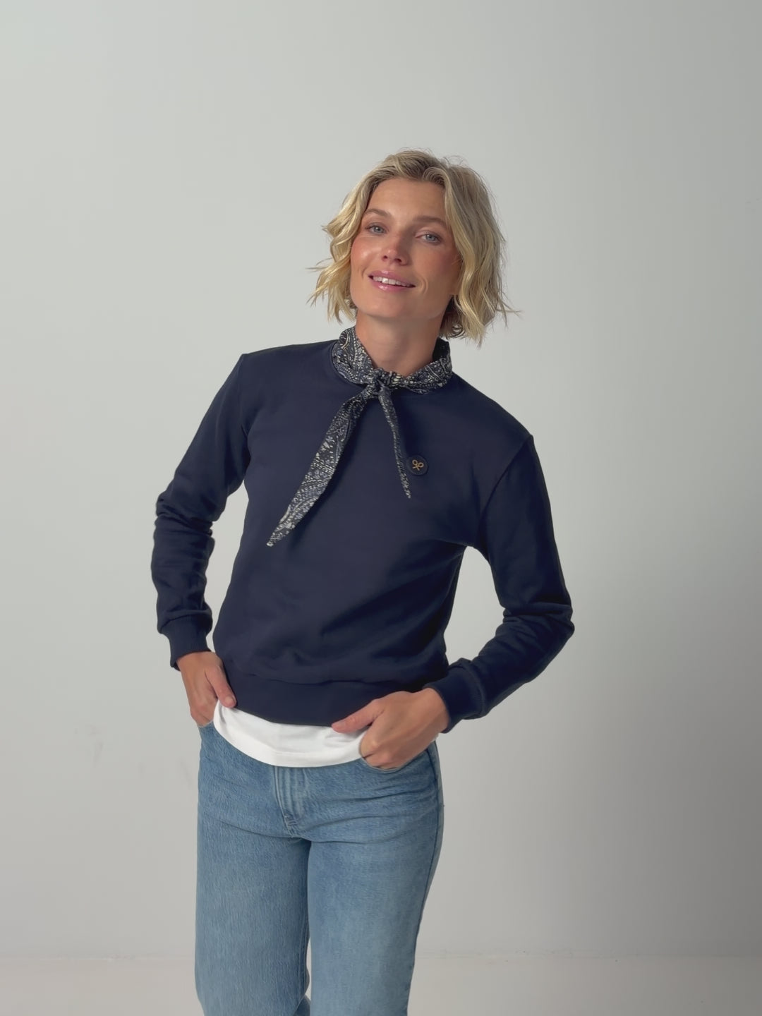 Women's sweatshirt with navy blue scarf
