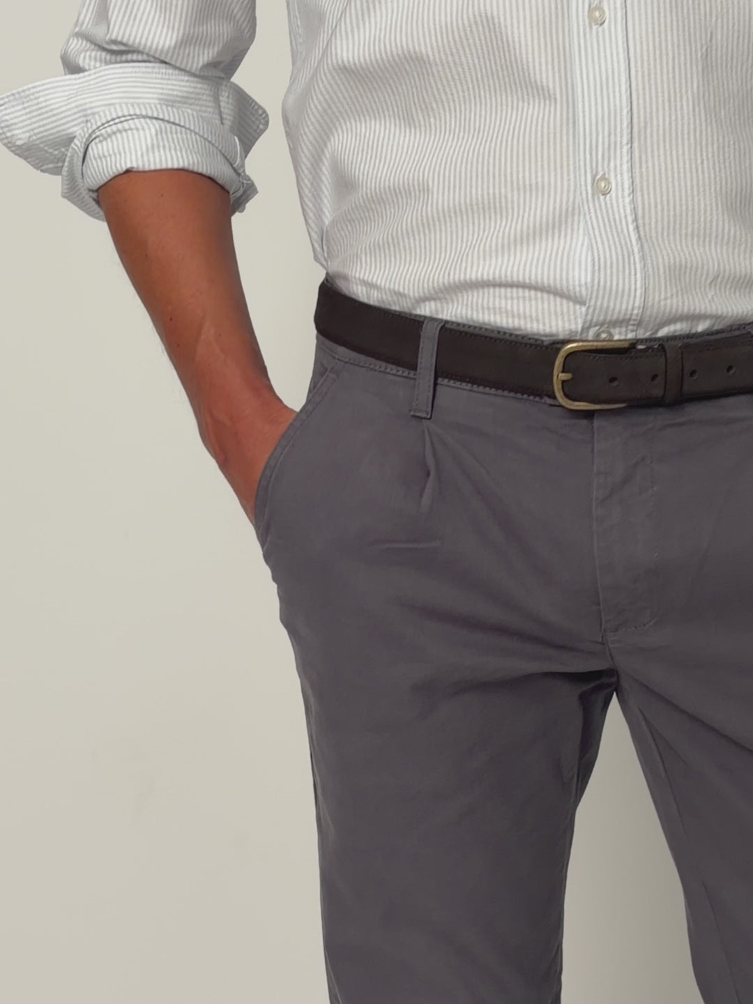 Calças chino desportivas com pinça cinza antracite