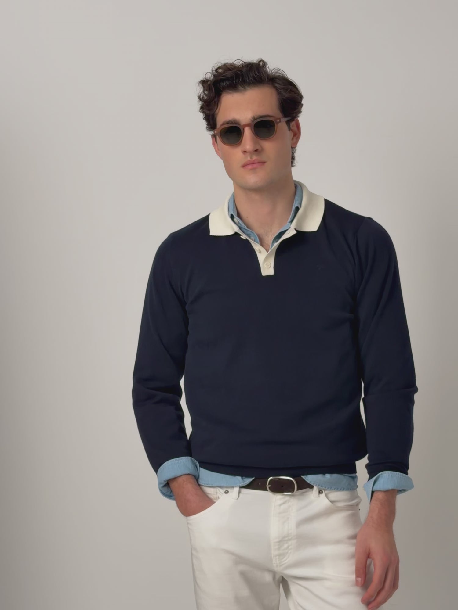 Pull de croisière bleu marine à col roulé